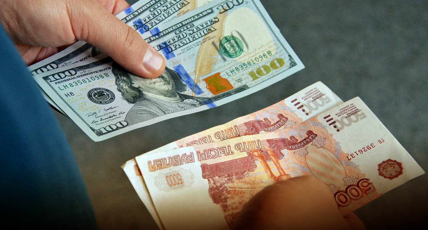 Эксперт рассказал о валюте, которая заменит жителям России доллар