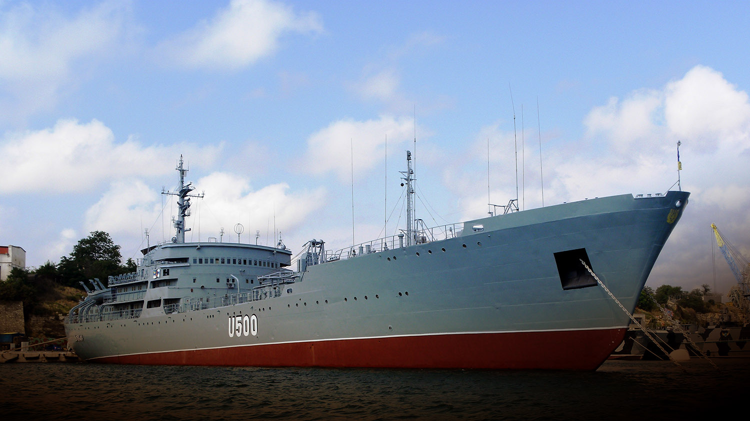 Корабль ВМС Украины движется в сторону Керченского пролива